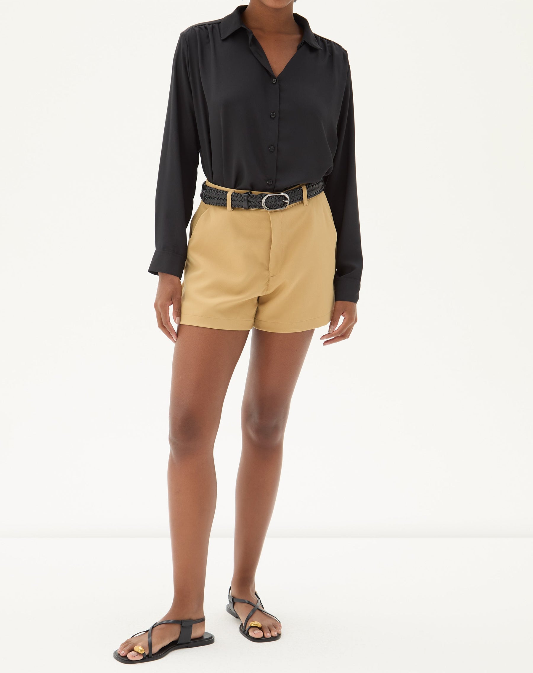 SHORTS CURTO RETO ALFAIATARIA - AREIA