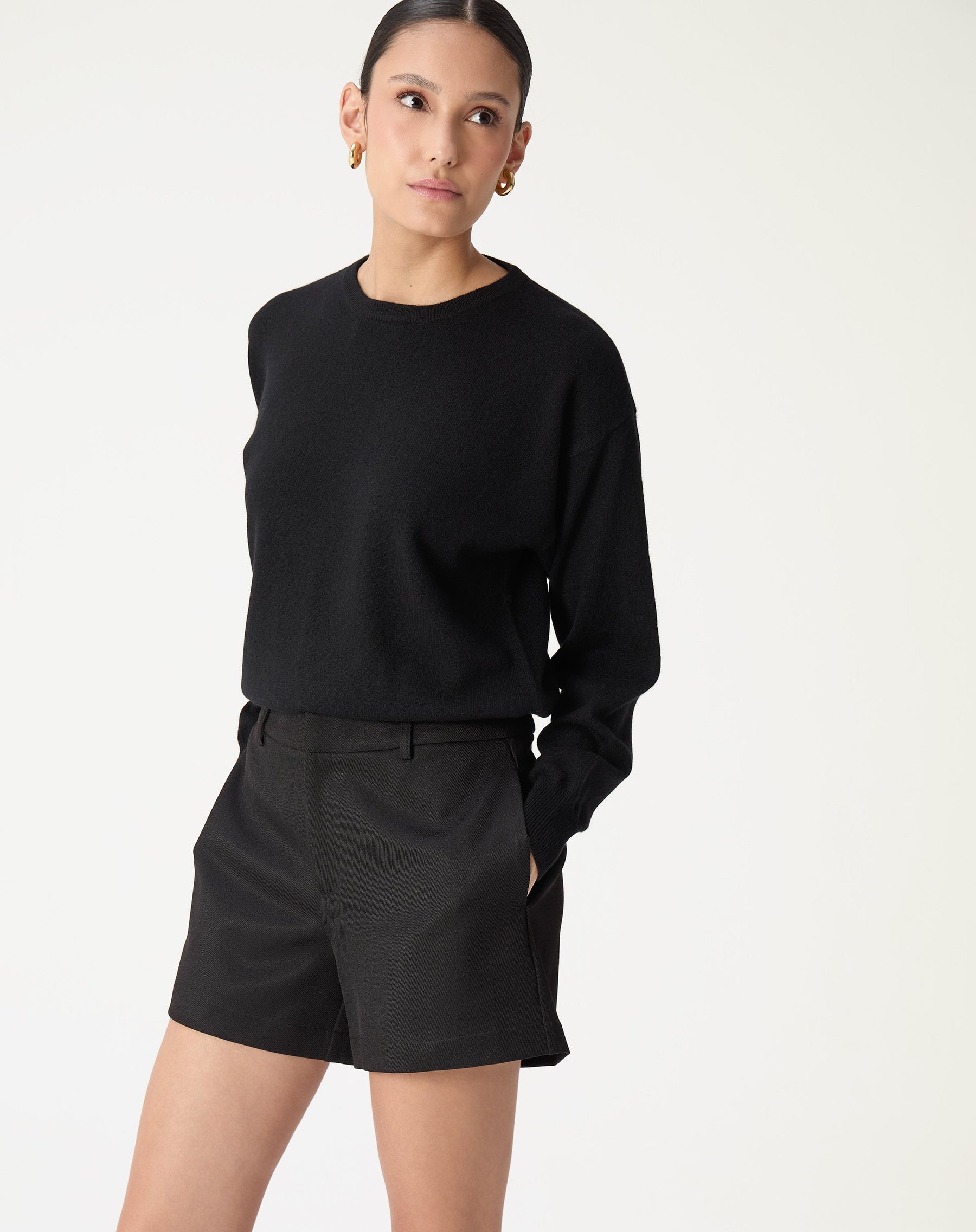 SHORTS CINTURA MÉDIA - PRETO