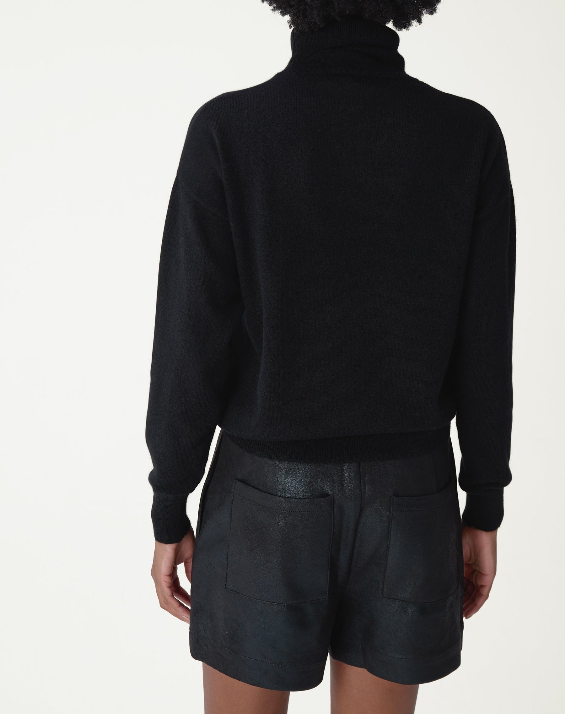 SUÉTER GOLA ALTA  - PRETO