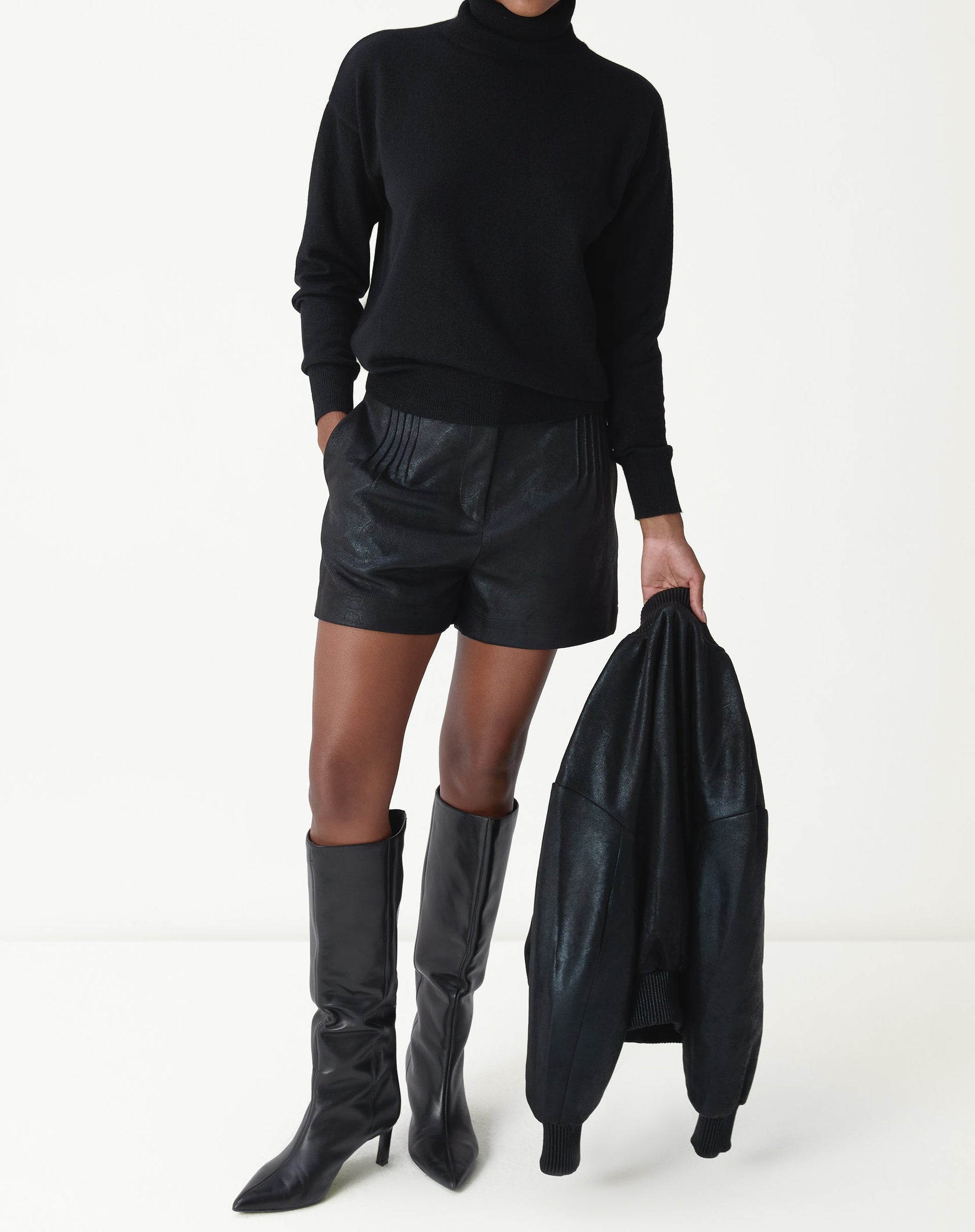 SUÉTER GOLA ALTA  - PRETO