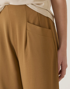 CALÇA COM BOLSOS DE ALFAIATARIA - MARROM