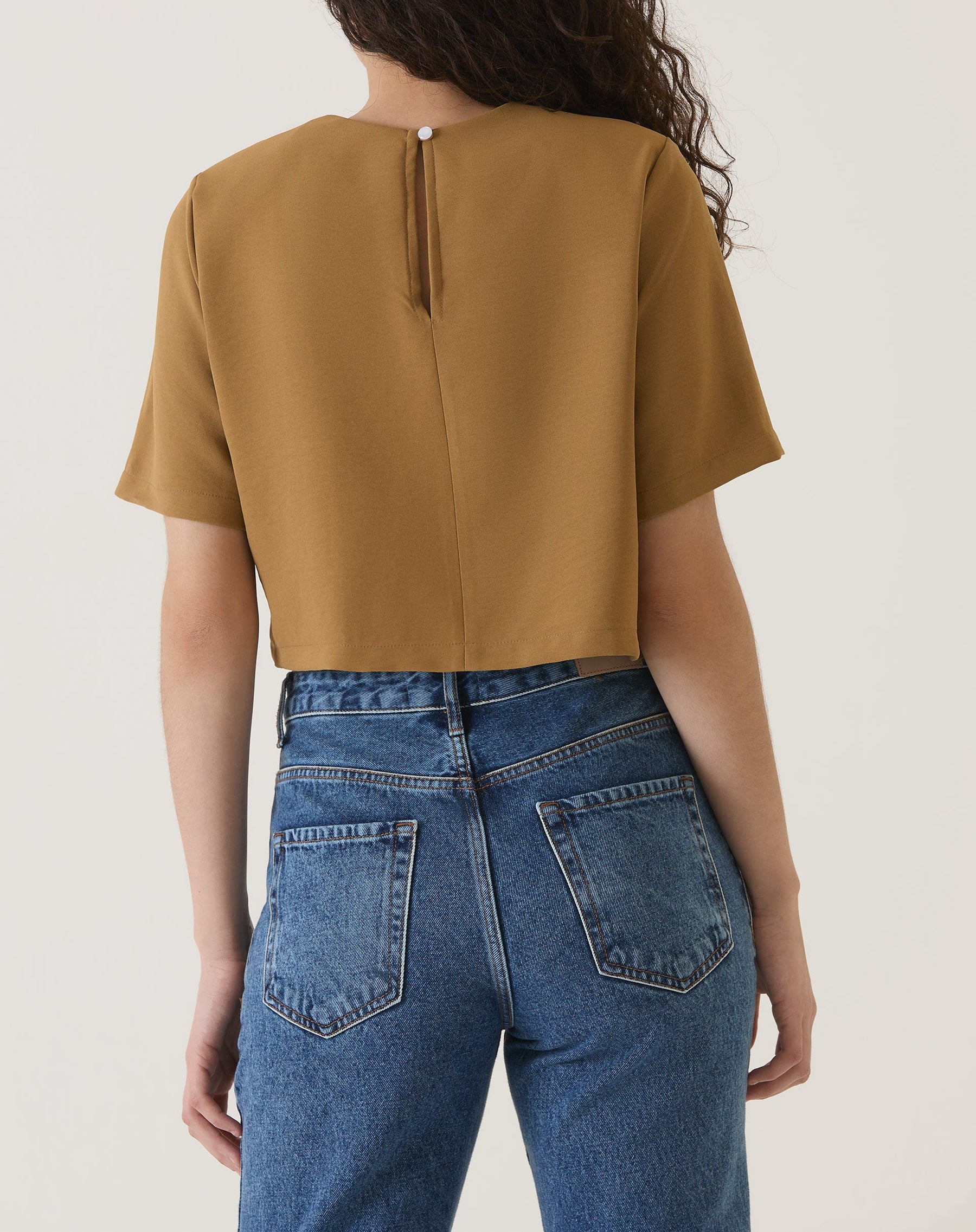 BLUSA CROP MANGA CURTA - MARROM