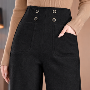 [Compre 2 e Leve 4!] Calça Lorena Feminina em Malha Encorpada de Algodão, Poliéster e Viscose de Cintura Alta + BRINDES: Bolsa e Cinto