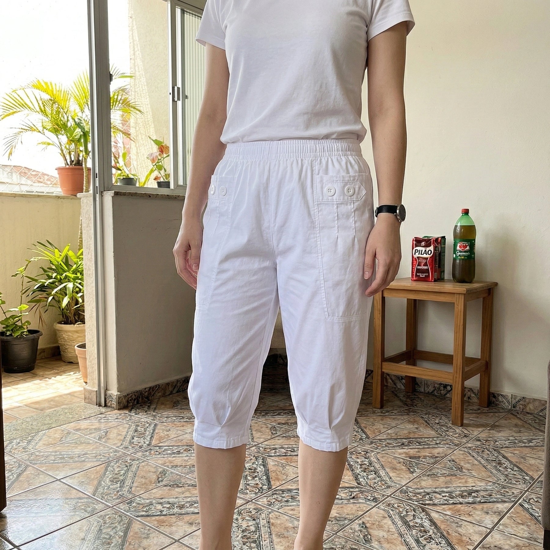 [Leve 4, Pague Só 2!] Calça Capri Serena Feminina em Algodão e Poliéster de Cintura Alta Flexível com Bolsos Práticos e Barra Pregueada