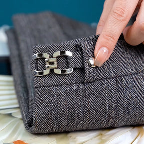 [Leve 3, Pague Só 2] Calça Aveli Feminina em Poliéster, Viscose e Elastano de Cintura Alta com Fivela Metálica + BRINDES: Bolsa e Cinto