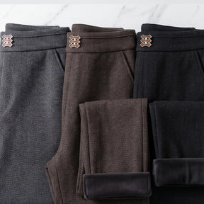 (Compre 2, Leve 3) Calça Eloá Feminina em Algodão, Poliéster e Viscose de Cintura Alta com Botões Decorativos