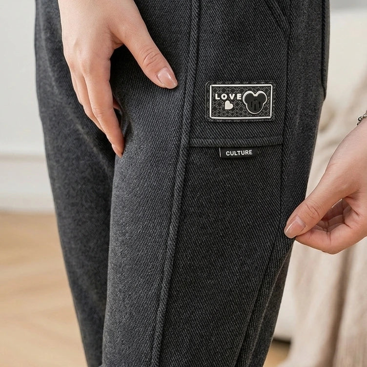 [Pague 2, Leve 4] Calça Love Feminina em Malha Texturizada e Forro Peluciado de Cintura Alta com Costura Frontal Alongadora e Bolsos Funcionais