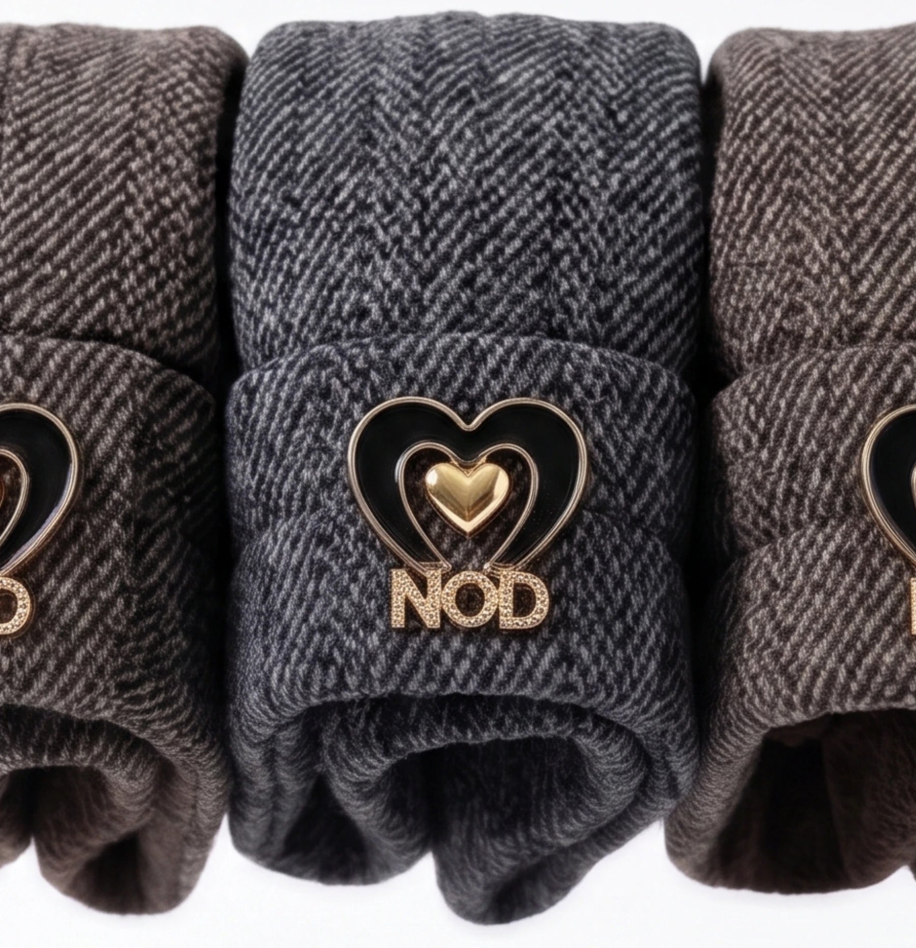 [Leve 3, Pague Só 2!] Calça Vellura Feminina em Trama Estilo Tweed e Forro de Pelúcia de Cintura Alta com Pingente Metálico de Coração