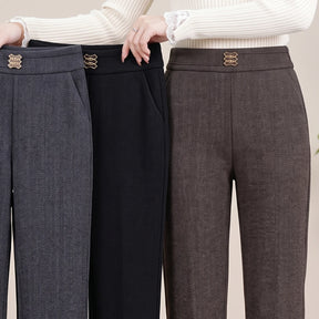 (Compre 2, Leve 3) Calça Eloá Feminina em Algodão, Poliéster e Viscose de Cintura Alta com Botões Decorativos