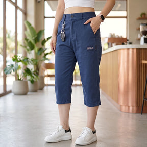 [Compre 2 e Leve 4] Calça Capri Liora Feminina em Sarja de Algodão, Poliéster e Lycra de Cintura Alta com Elástico Anatômico e Bolsos Laterais