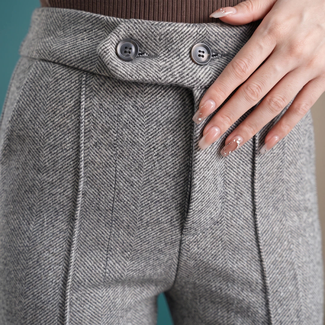 [Compre 2, Leve 3] Calça Mila Feminina em Poliéster, Viscose e Elastano de Cintura Alta com Botões Duplos + BRINDES
