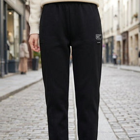 [Pague 2, Leve 4] Calça Love Feminina em Malha Texturizada e Forro Peluciado de Cintura Alta com Costura Frontal Alongadora e Bolsos Funcionais