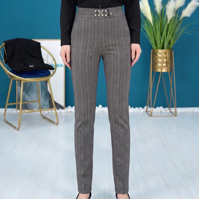 [Leve 3, Pague Só 2] Calça Aveli Feminina em Poliéster, Viscose e Elastano de Cintura Alta com Fivela Metálica + BRINDES: Bolsa e Cinto