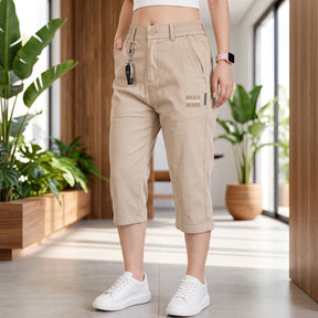 [Compre 2 e Leve 4] Calça Capri Liora Feminina em Sarja de Algodão, Poliéster e Lycra de Cintura Alta com Elástico Anatômico e Bolsos Laterais