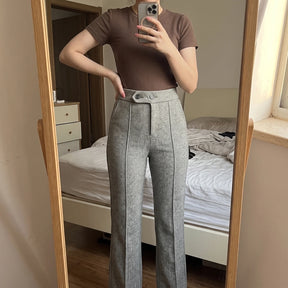 [Compre 2, Leve 3] Calça Mila Feminina em Poliéster, Viscose e Elastano de Cintura Alta com Botões Duplos + BRINDES