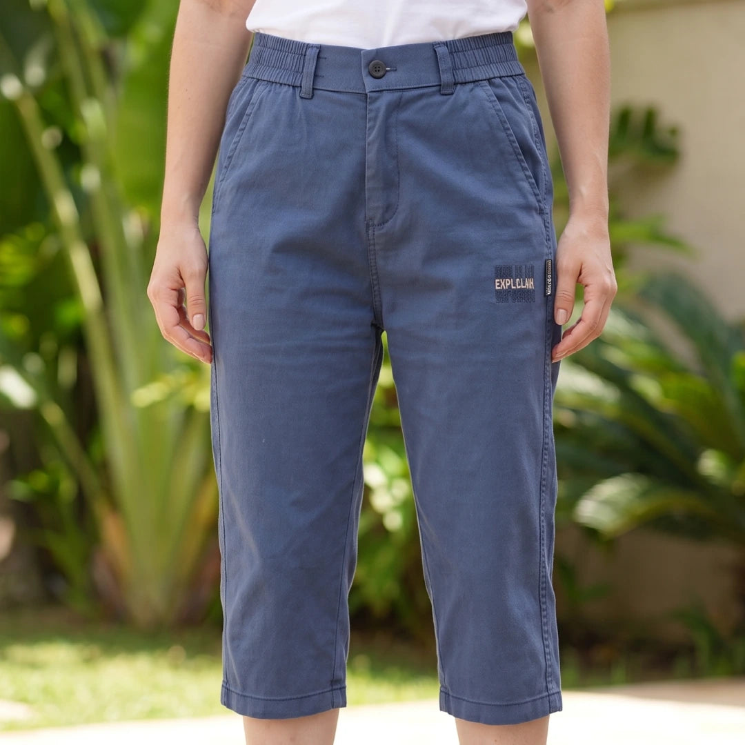 [Compre 2 e Leve 4] Calça Capri Liora Feminina em Sarja de Algodão, Poliéster e Lycra de Cintura Alta com Elástico Anatômico e Bolsos Laterais