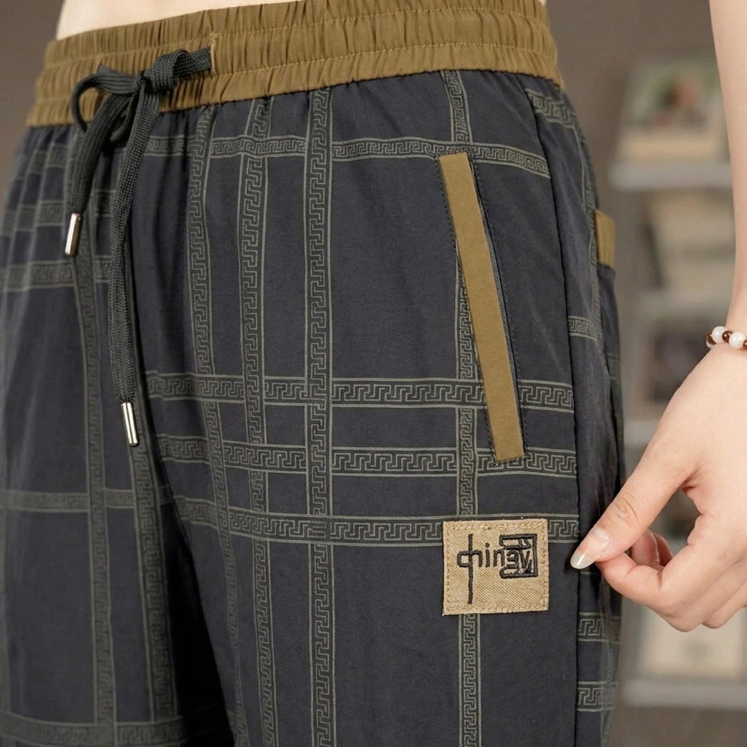 [Leve 4, Pague Só 2!] Calça Capri Maya Feminina em Poliéster e Elastano de Caimento Fluido com Cós Ajustável e Bolsos Contrastantes