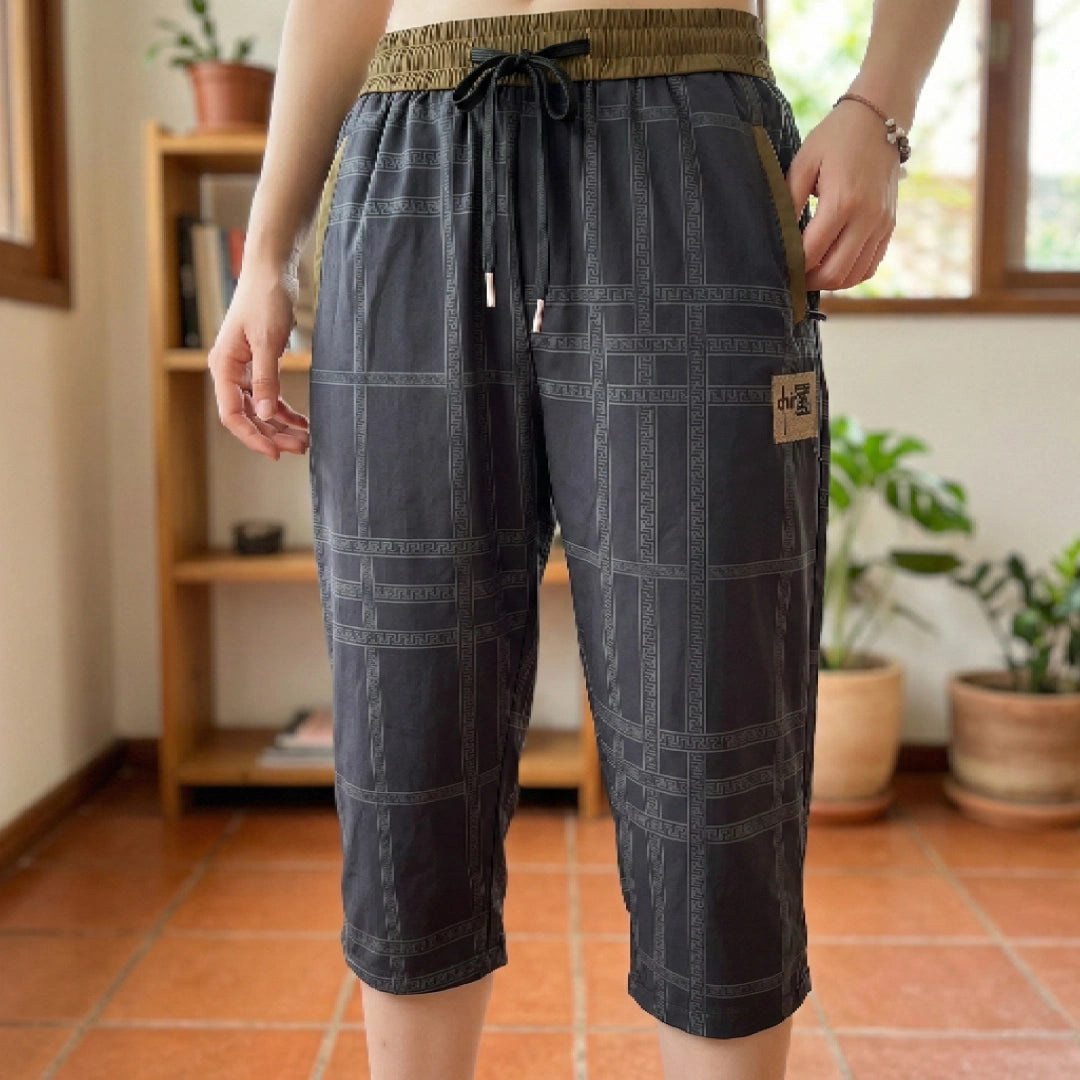 [Leve 4, Pague Só 2!] Calça Capri Maya Feminina em Poliéster e Elastano de Caimento Fluido com Cós Ajustável e Bolsos Contrastantes