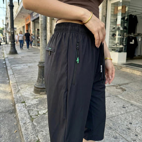 [Leve 3, Pague Só 2!] Calça Capri Viena Feminina em Poliéster e Elastano de Cintura Alta Elegante com Zíperes Esportivos