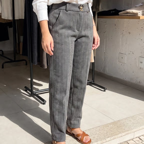 [Leve 3, Pague Só 2!] Calça Vellura Feminina em Trama Estilo Tweed e Forro de Pelúcia de Cintura Alta com Pingente Metálico de Coração