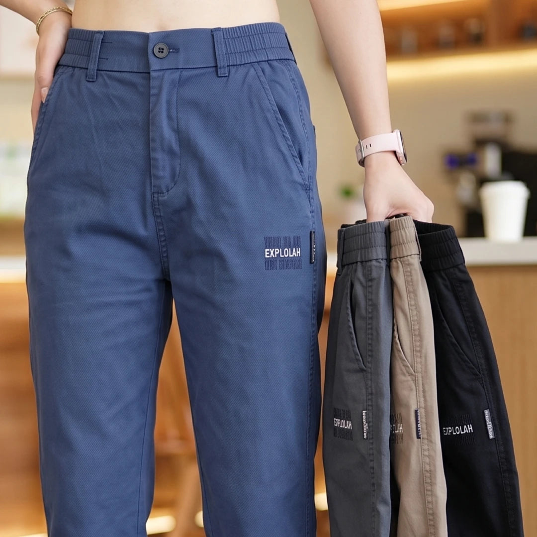 [Compre 2 e Leve 4] Calça Capri Liora Feminina em Sarja de Algodão, Poliéster e Lycra de Cintura Alta com Elástico Anatômico e Bolsos Laterais