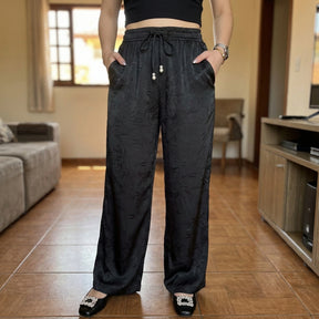 [Leve 4, Pague Só 2!] Calça Lumira Feminina em Tecido Acetinado e Jacquard de Cintura Alta com Cordão de Ajuste em Pérolas